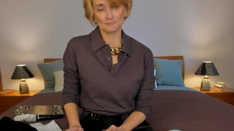 Snapshot of simonadebeauvoir chatting on 05.01.26 Simona online show from 05.01.26