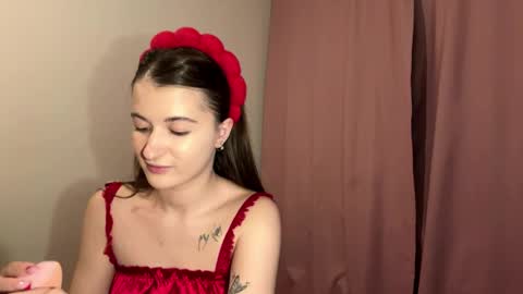 Snapshot of simoneperotta chatting on 05.20.26 Alice online show from 05.20.26