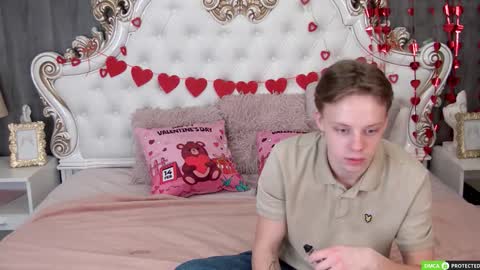 Snapshot of simonwarner chatting on 02.14.26 Simon online show from 02.14.26