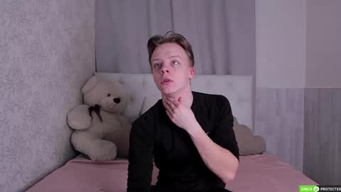 Snapshot of simonwarner chatting on 03.04.26 Simon online show from 03.04.26