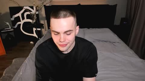 Snapshot of simonwnl chatting on 02.25.26 Simon online show from 02.25.26