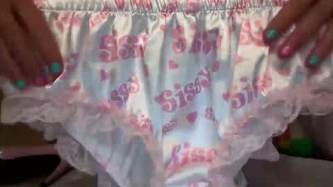 Snapshot of sindysissy chatting on 05.28.26 Sindy SissyEnglish Spanish online show from 05.28.26