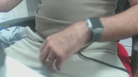 Snapshot of sineley chatting on 11.14.25 sineley online show from 11.14.25