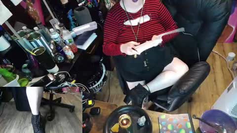 Snapshot of sinstresshemlock chatting on 06.11.26 Sinstress hemlock online show from 06.11.26