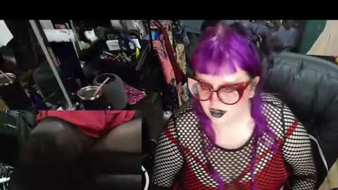 Snapshot of sinstresshemlock chatting on 06.25.26 Sinstress hemlock online show from 06.25.26