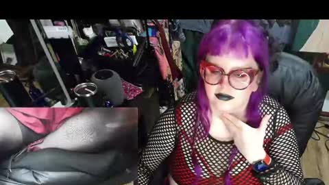 Snapshot of sinstresshemlock chatting on 06.25.26 Sinstress hemlock online show from 06.25.26