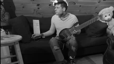 Snapshot of siphonophorstrings chatting on 10.09.25 Dustbunnyfoofoo online show from 10.09.25