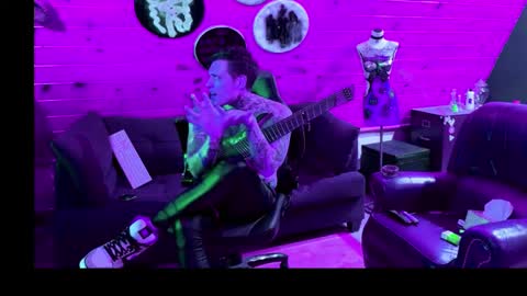 Snapshot of siphonophorstrings chatting on 11.16.25 Dustbunnyfoofoo online show from 11.16.25