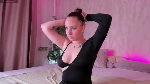 Snapshot of sira_fey chatting on 09.16.25 Sheils online show from 09.16.25