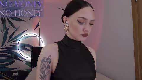 Snapshot of sirenaswhisper chatting on 02.26.26 Goddess Sirena online show from 02.26.26