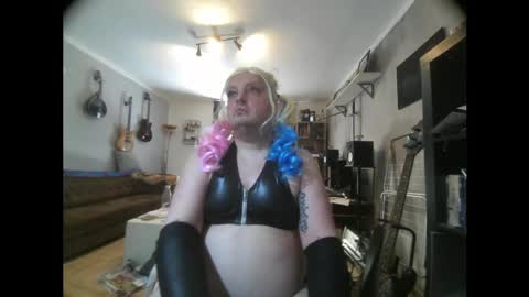 Snapshot of sissylovedoll chatting on 04.09.26 Tiffany Candy online show from 04.09.26