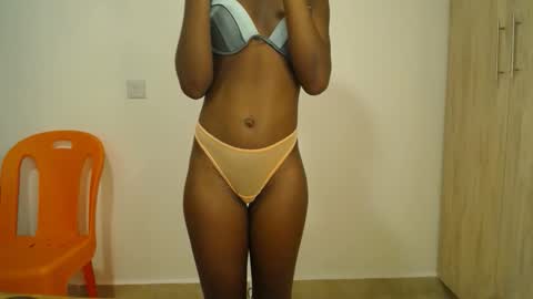 Snapshot of sizzly_ass chatting on 05.03.26 sizzly_ass online show from 05.03.26