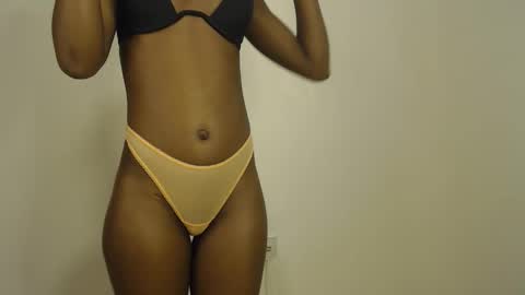 Snapshot of sizzly_ass chatting on 05.11.26 sizzly_ass online show from 05.11.26