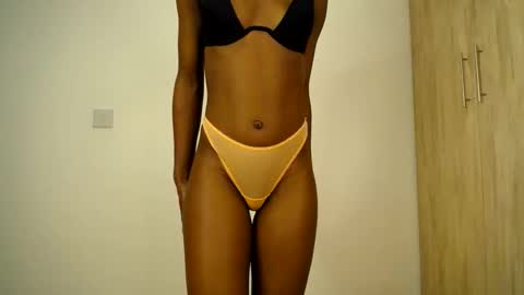 Snapshot of sizzly_ass chatting on 05.19.26 sizzly_ass online show from 05.19.26