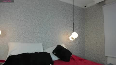 Snapshot of skailyn_angels chatting on 10.31.25 SKAILYN ANGELS online show from 10.31.25