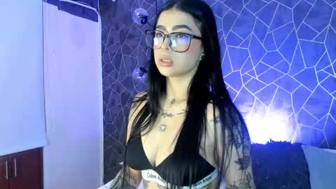 Snapshot of skailyn_angels chatting on 11.19.25 SKAILYN ANGELS online show from 11.19.25