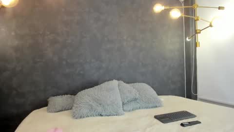 Snapshot of skailyn_angels chatting on 12.02.25 SKAILYN ANGELS online show from 12.02.25