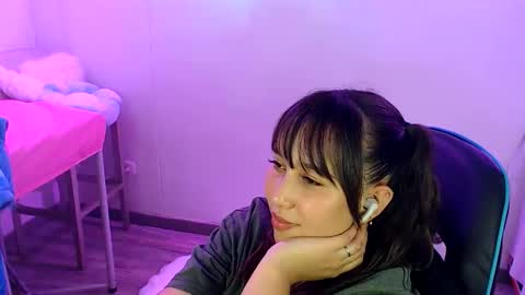 Snapshot of skarlet_adams chatting on 06.11.26 Alice online show from 06.11.26