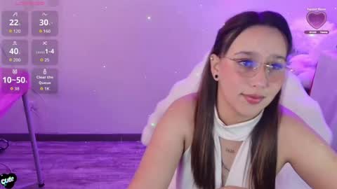 Snapshot of skarlet_adams chatting on 07.22.26 Alice online show from 07.22.26