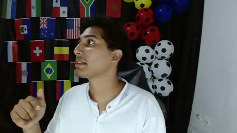 Snapshot of skart_bigcock chatting on 07.16.26 Luciano online show from 07.16.26