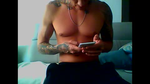 Snapshot of skater19xxx chatting on 01.22.25 miguel online show from 01.22.25