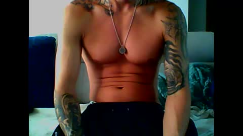 Snapshot of skater19xxx chatting on 02.11.25 miguel online show from 02.11.25