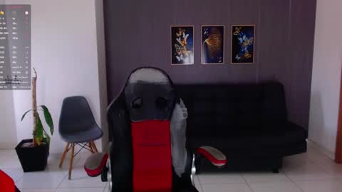 Snapshot of skinny_bigcock20 chatting on 11.25.25 skinny_bigcock20 online show from 11.25.25