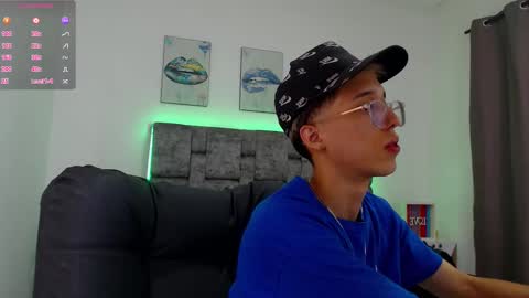 Snapshot of skinny_bigcock20 chatting on 11.27.25 skinny_bigcock20 online show from 11.27.25