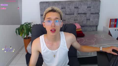 Snapshot of skinny_bigcock20 chatting on 12.02.25 skinny_bigcock20 online show from 12.02.25