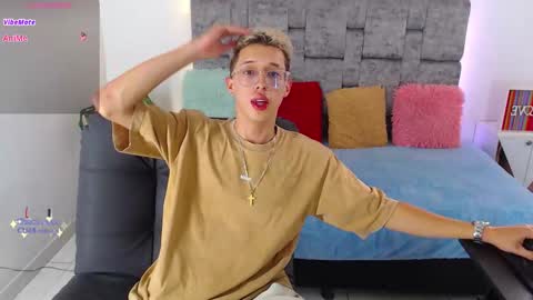 Snapshot of skinny_bigcock20 chatting on 12.03.25 skinny_bigcock20 online show from 12.03.25