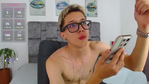 Snapshot of skinny_bigcock20 chatting on 12.18.25 skinny_bigcock20 online show from 12.18.25