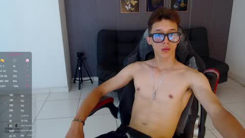 Snapshot of skinny_bigcock20 chatting on 04.29.26 skinny_bigcock20 online show from 04.29.26