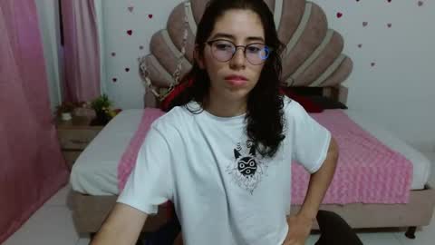 Snapshot of skinny_hot723 chatting on 05.24.26 Raelle online show from 05.24.26