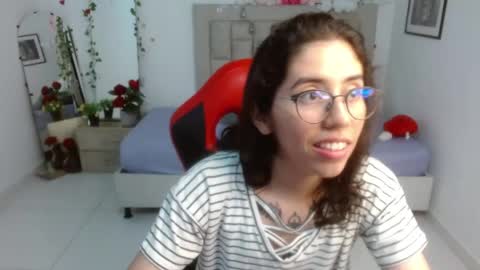 Snapshot of skinny_hot723 chatting on 05.29.26 Raelle online show from 05.29.26