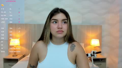 Snapshot of skinny_laura chatting on 06.23.26 online show from 06.23.26
