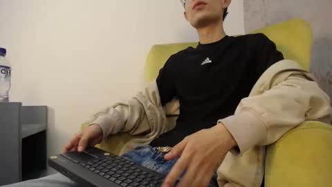 Snapshot of skinny_office chatting on 02.14.26 David online show from 02.14.26