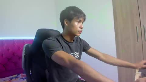 Snapshot of skinny_sam23 chatting on 04.29.26 sam online show from 04.29.26