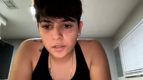 Snapshot of skinnyangel21 chatting on 12.17.25 skinnyangel21 online show from 12.17.25