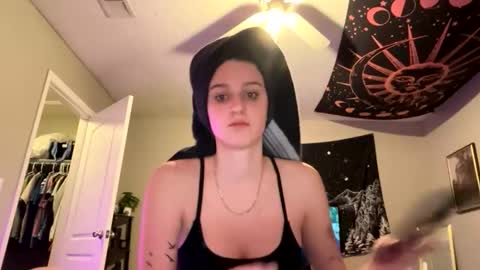 Snapshot of skinnyangel21 chatting on 01.18.26 skinnyangel21 online show from 01.18.26