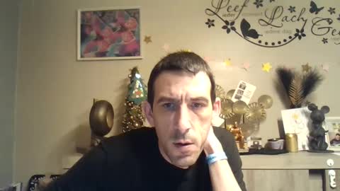 Snapshot of skinnybigcock2 chatting on 12.16.24 SkinnyBigCock2 online show from 12.16.24