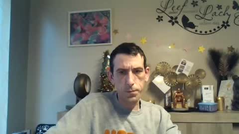 Snapshot of skinnybigcock2 chatting on 12.19.24 SkinnyBigCock2 online show from 12.19.24