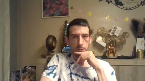 Snapshot of skinnybigcock2 chatting on 12.25.24 SkinnyBigCock2 online show from 12.25.24