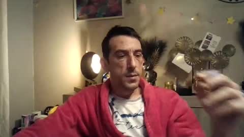 Snapshot of skinnybigcock2 chatting on 12.31.24 SkinnyBigCock2 online show from 12.31.24