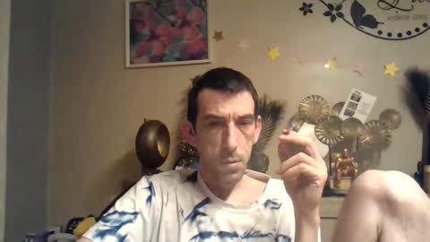 Snapshot of skinnybigcock2 chatting on 01.01.25 SkinnyBigCock2 online show from 01.01.25