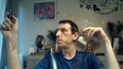 Snapshot of skinnybigcock2 chatting on 01.04.25 SkinnyBigCock2 online show from 01.04.25