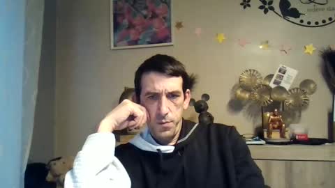 Snapshot of skinnybigcock2 chatting on 02.13.25 SkinnyBigCock2 online show from 02.13.25