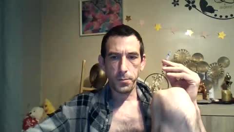 Snapshot of skinnybigcock2 chatting on 10.05.25 SkinnyBigCock2 online show from 10.05.25