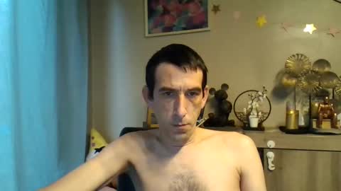 Snapshot of skinnybigcock2 chatting on 10.21.25 SkinnyBigCock2 online show from 10.21.25