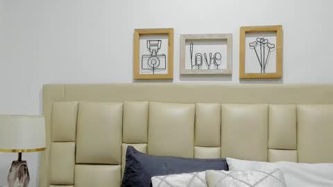 Snapshot of skinnygirl_28 chatting on 12.17.25 SkinnyGirl online show from 12.17.25