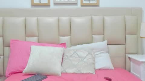 Snapshot of skinnygirl_28 chatting on 01.14.26 SkinnyGirl online show from 01.14.26